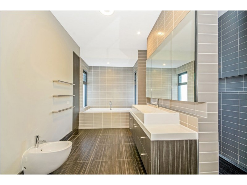 18 Mountain Top Court, Mons QLD 4556