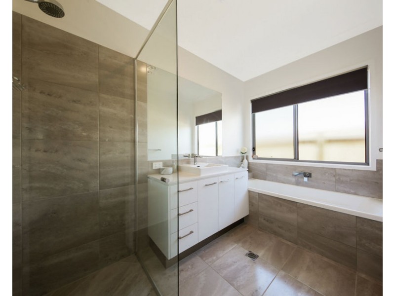 3 Violet Street, Caloundra West QLD 4551