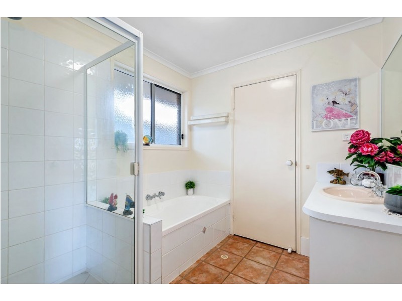 3 Donegal Court, Little Mountain QLD 4551