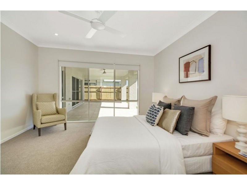 26 Locke Crescent, Caloundra West QLD 4551