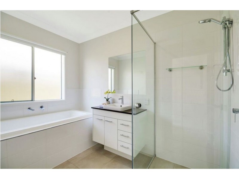 26 Locke Crescent, Caloundra West QLD 4551