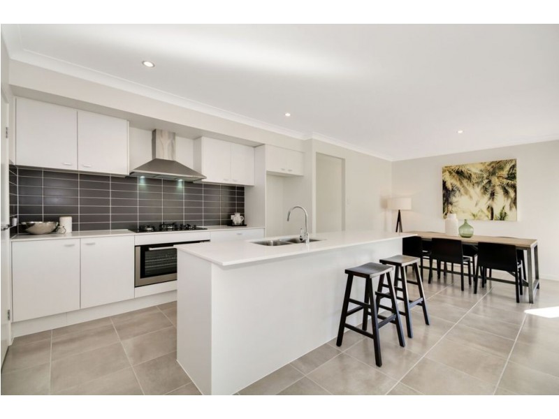 28 Locke Crescent, Caloundra West QLD 4551