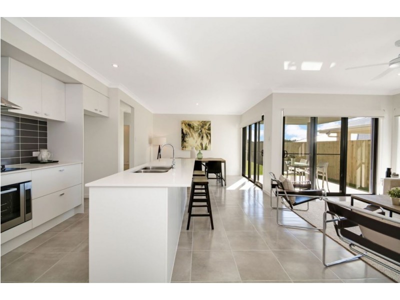 28 Locke Crescent, Caloundra West QLD 4551
