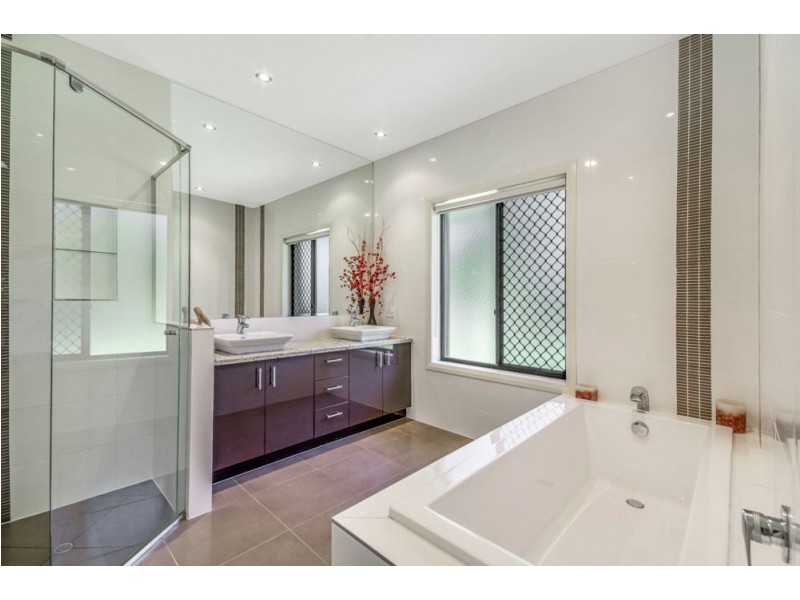 76 Glenfinnan Court, Forest Glen QLD 4556