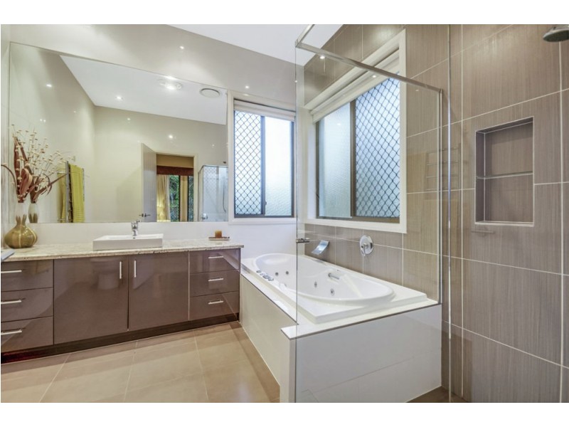 76 Glenfinnan Court, Forest Glen QLD 4556