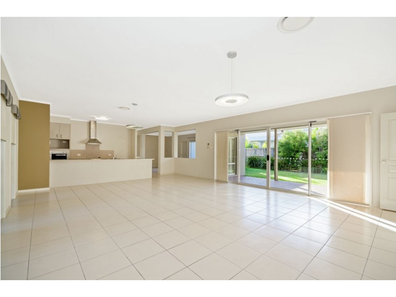 7 Columba Place, Pelican Waters QLD 4551