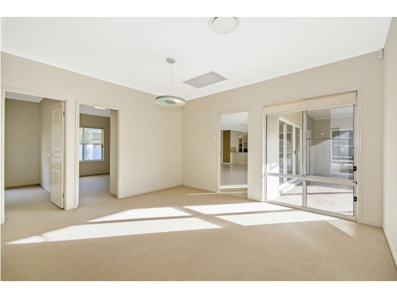 7 Columba Place, Pelican Waters QLD 4551