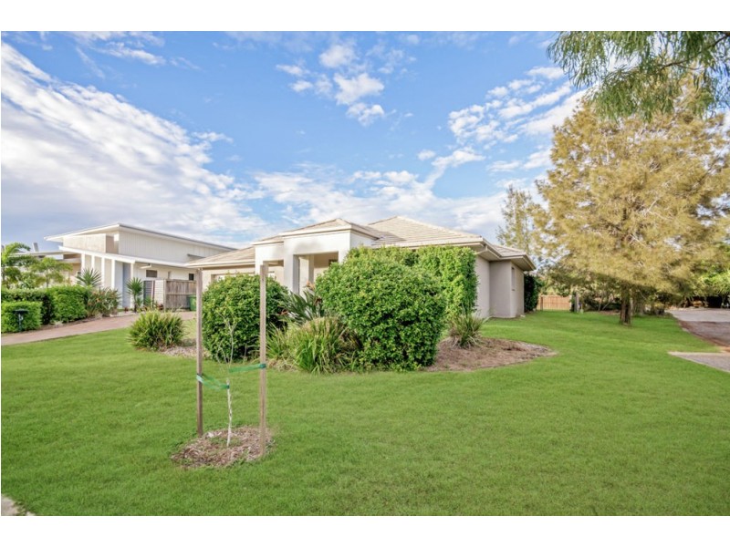 7 Columba Place, Pelican Waters QLD 4551