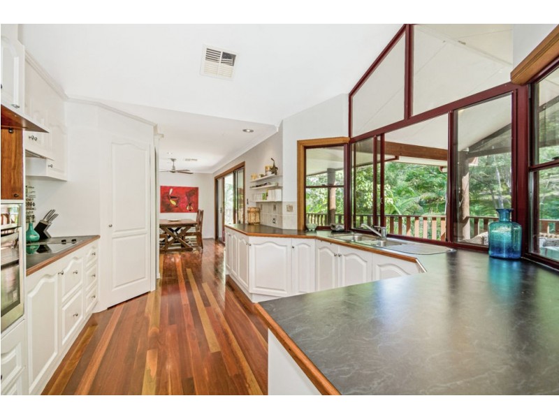 8-10 Rita Court, Tanawha QLD 4556