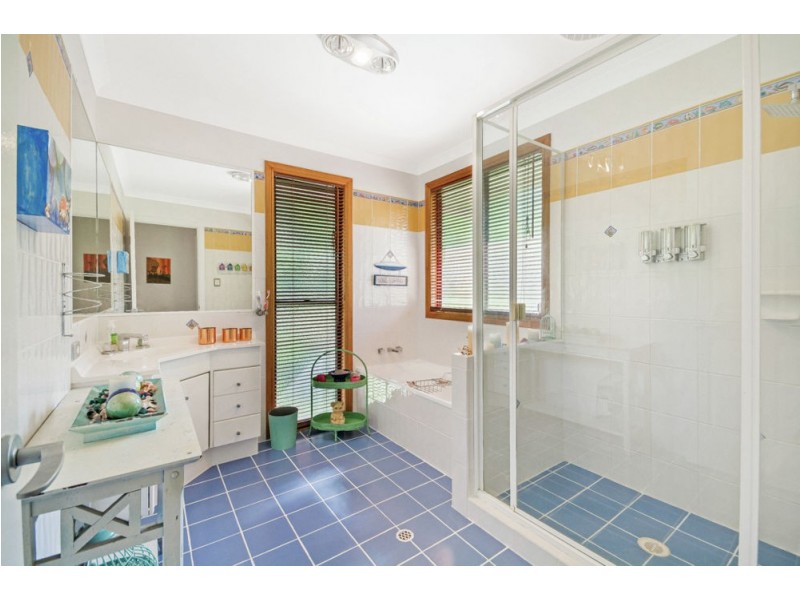 8-10 Rita Court, Tanawha QLD 4556