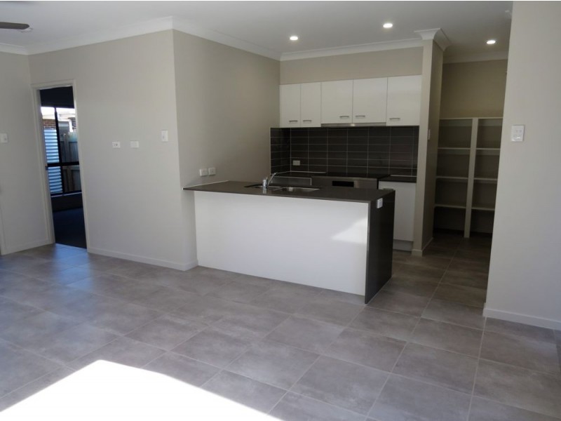 6 Chestnut Crescent, Caloundra West QLD 4551