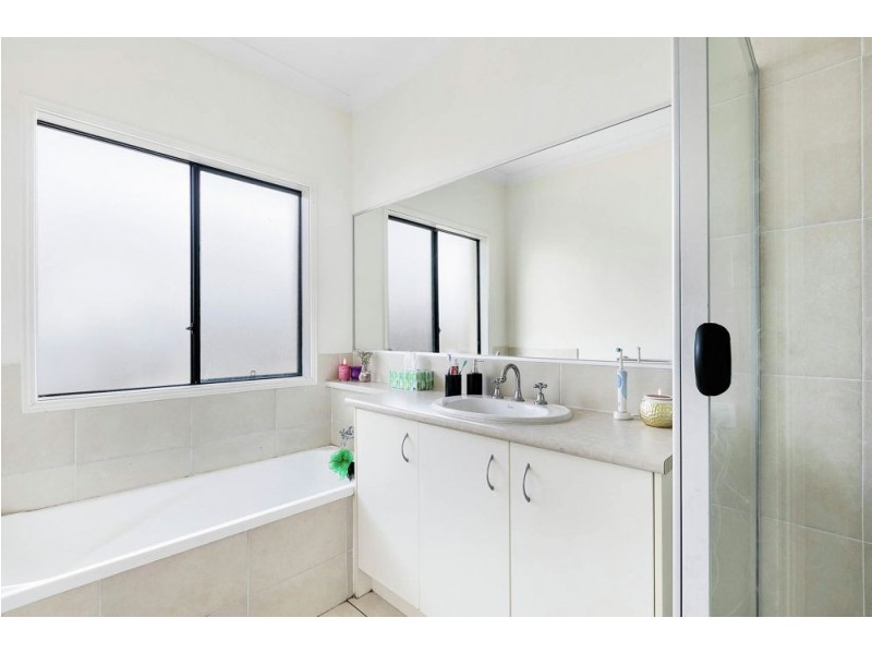 48 Kurrajong Crescent, Meridan Plains QLD 4551