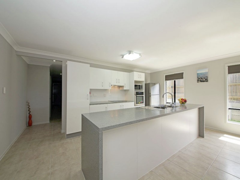 25 Sandstone Way, Little Mountain QLD 4551