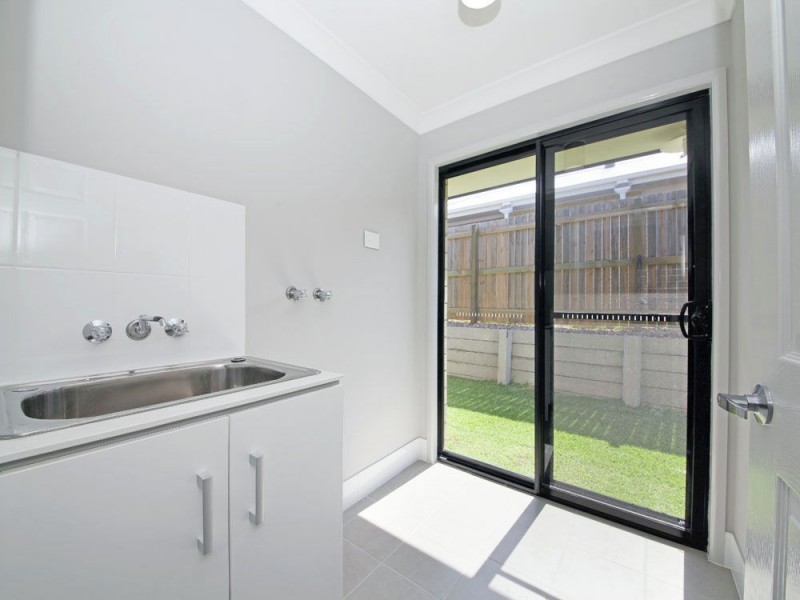 25 Sandstone Way, Little Mountain QLD 4551