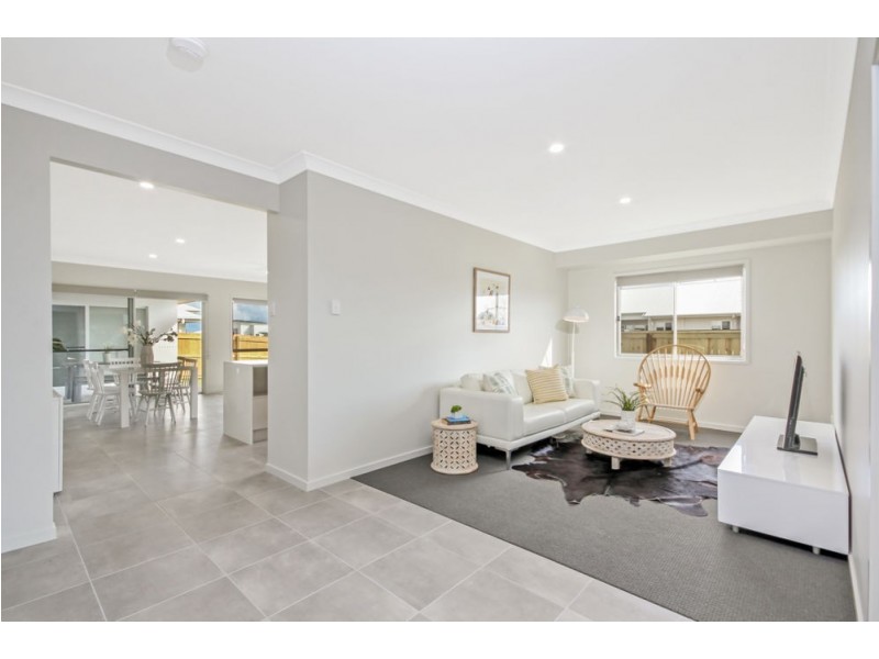 29 Locke Crescent, Caloundra West QLD 4551