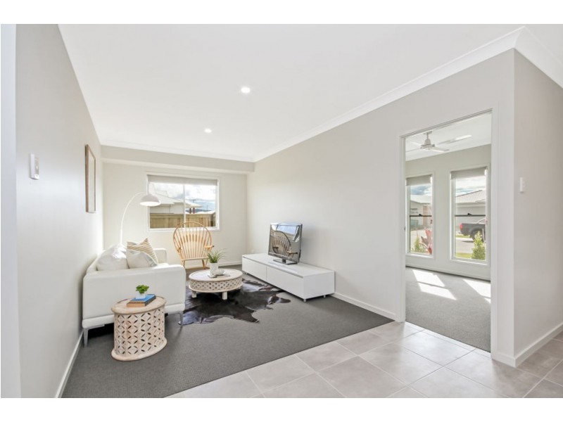 29 Locke Crescent, Caloundra West QLD 4551