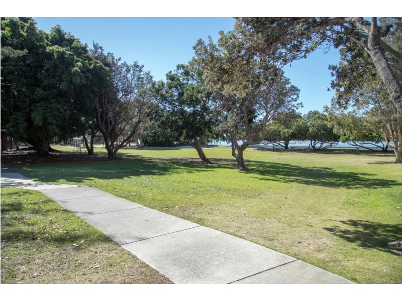 2/69 Esplanade, Golden Beach QLD 4551