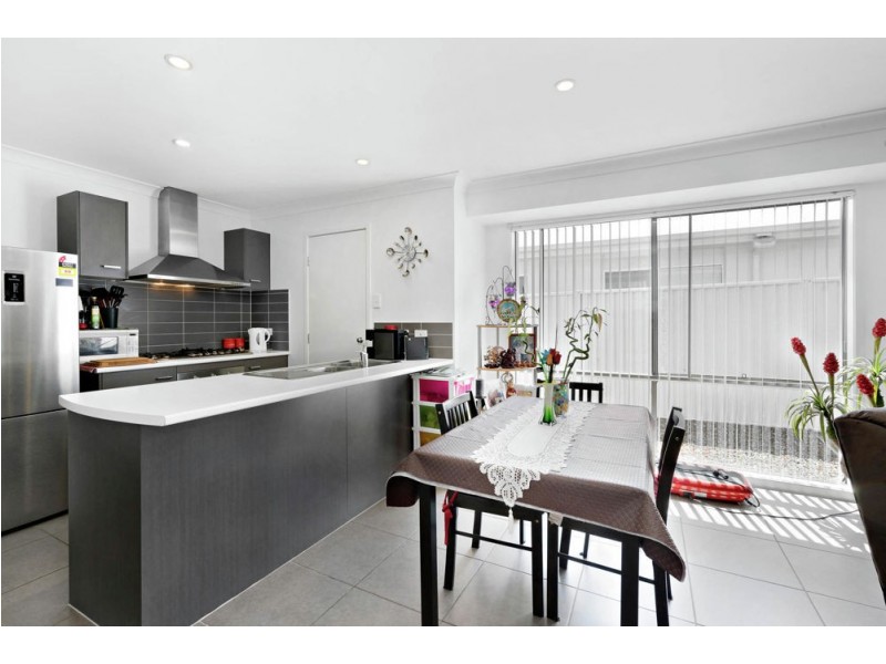 27 Riverstone Crescent, Little Mountain QLD 4551