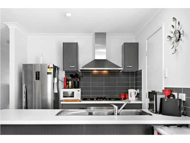 27 Riverstone Crescent, Little Mountain QLD 4551