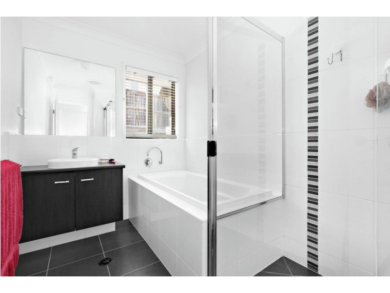 27 Riverstone Crescent, Little Mountain QLD 4551