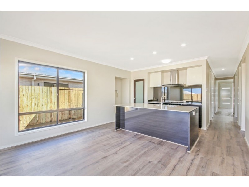 14 Adelaide Circuit, Caloundra West QLD 4551