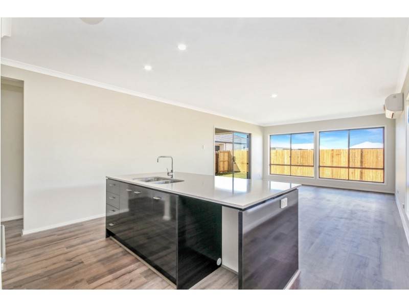 14 Adelaide Circuit, Caloundra West QLD 4551