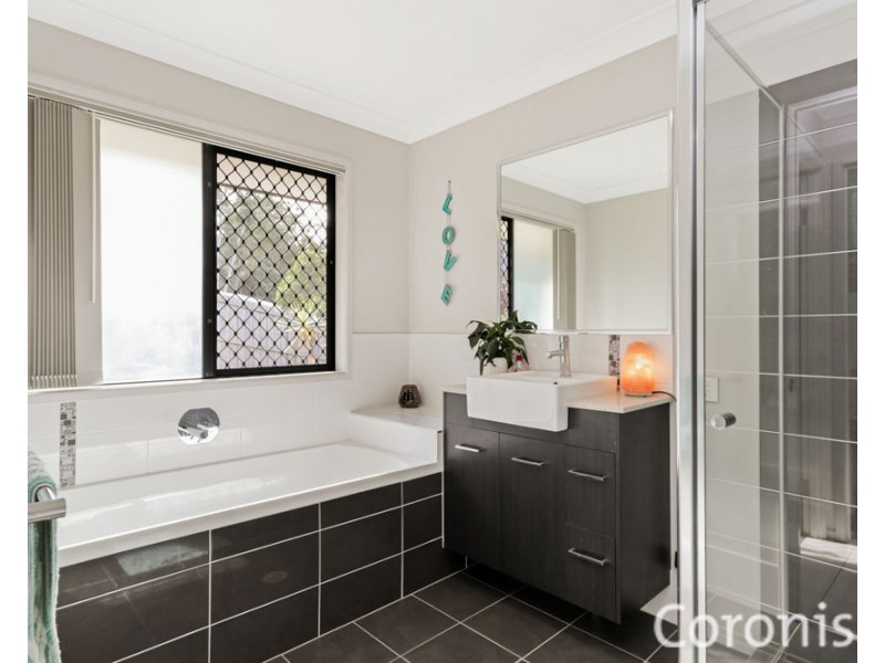 5 Haven Court, Mooloolah Valley QLD 4553