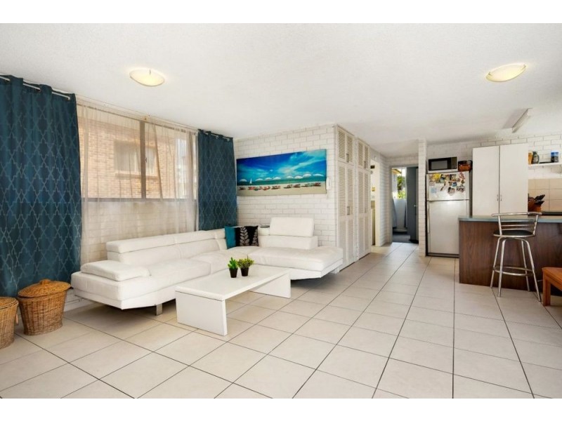 4/24 Moreton Parade, Kings Beach QLD 4551