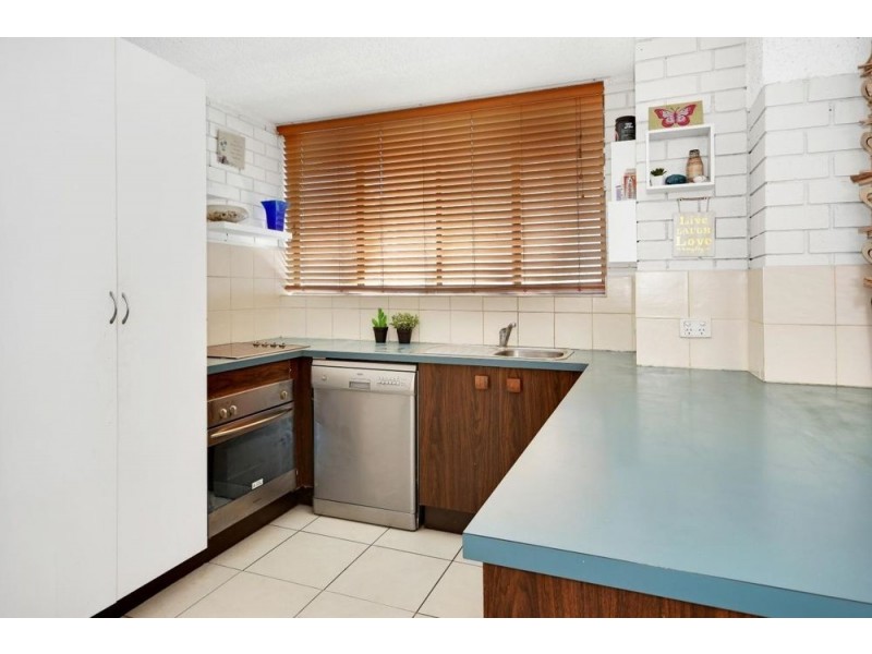 4/24 Moreton Parade, Kings Beach QLD 4551