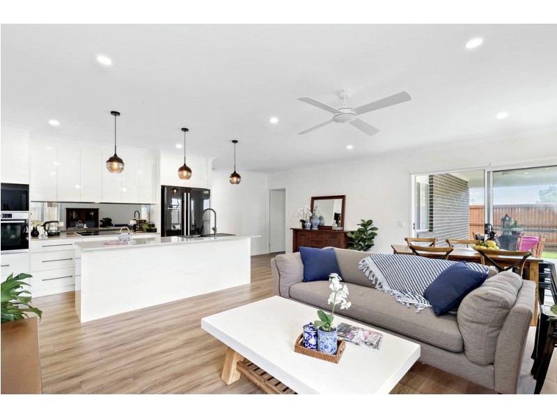 7 Moss Crescent, Caloundra West QLD 4551