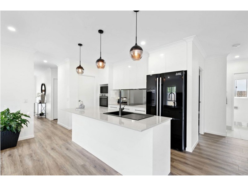 7 Moss Crescent, Caloundra West QLD 4551