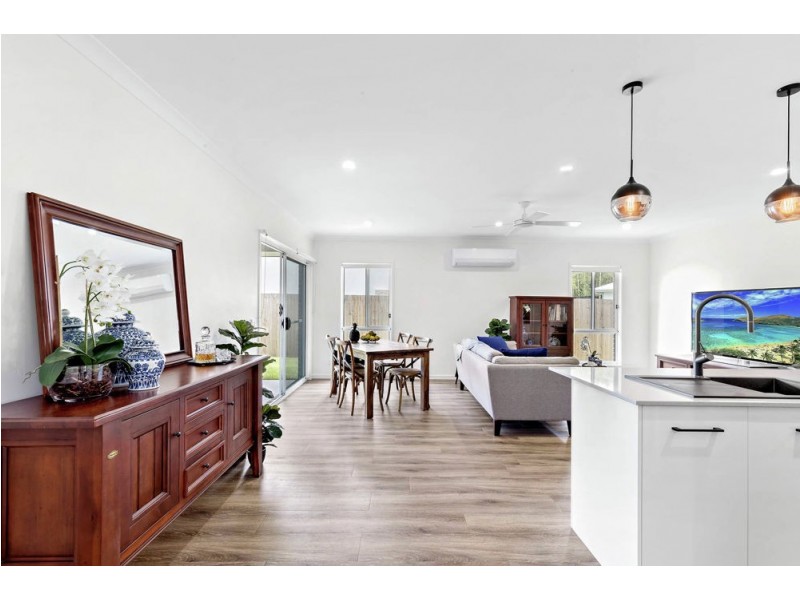 7 Moss Crescent, Caloundra West QLD 4551