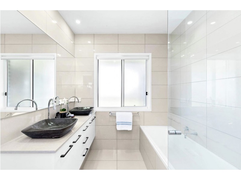 7 Moss Crescent, Caloundra West QLD 4551