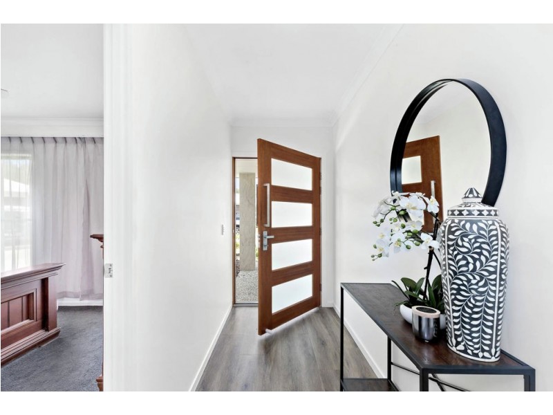 7 Moss Crescent, Caloundra West QLD 4551