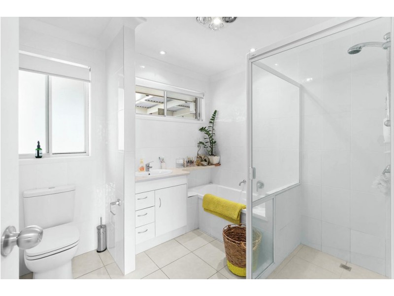 4 Donegal Court, Little Mountain QLD 4551