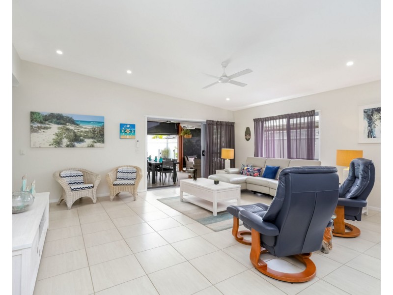 12 Bond Street, Pelican Waters QLD 4551