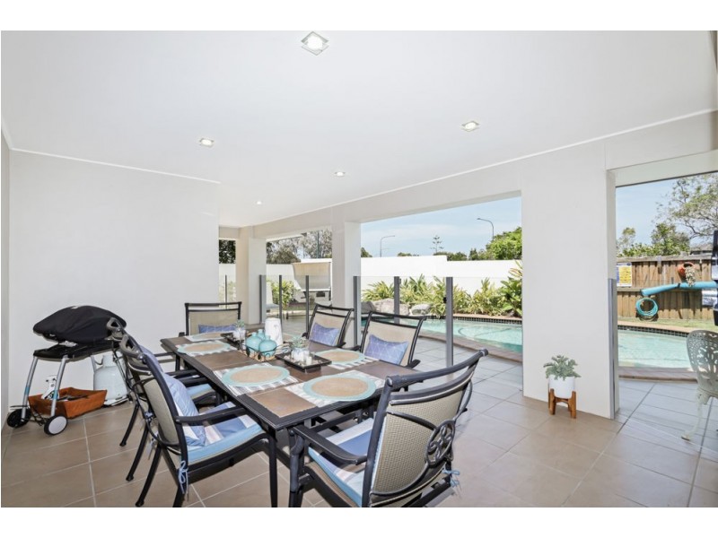 1 Bellanboe Circuit, Pelican Waters QLD 4551