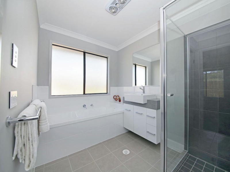 25 Sandstone Way, Little Mountain QLD 4551