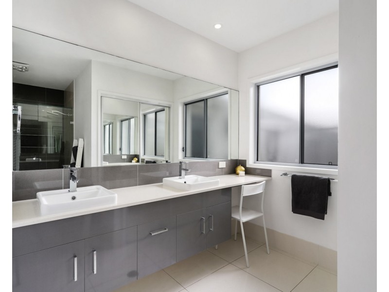 77 Sovereign Circuit, Pelican Waters QLD 4551