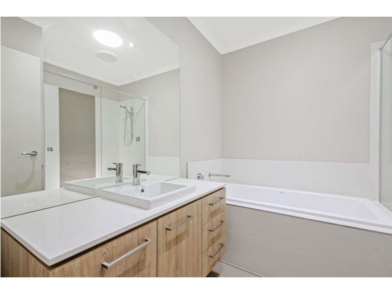 33 Samuel Walker Street, Caloundra West QLD 4551