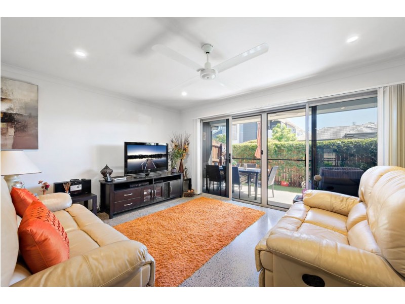 2/15 Amber Drive, Caloundra West QLD 4551