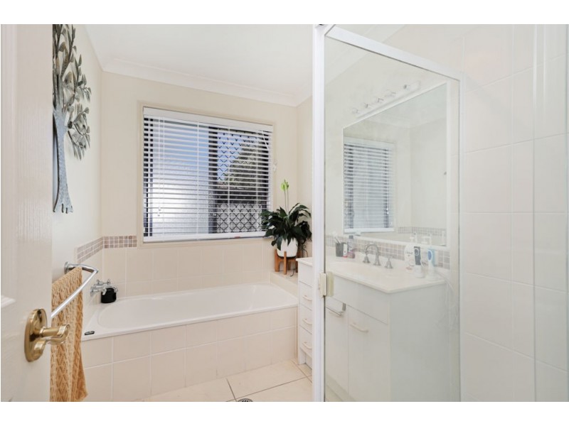 32 Gallery Place, Little Mountain QLD 4551