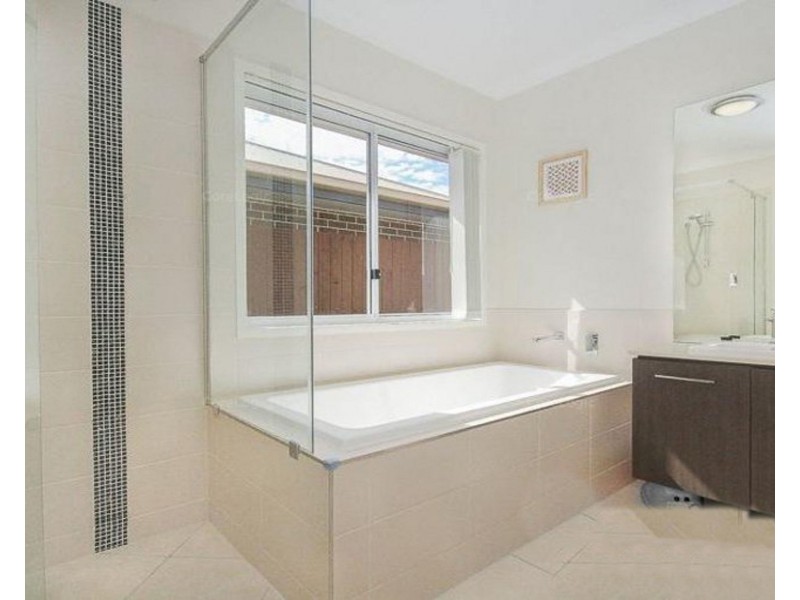 4 Lime Crescent, Caloundra West QLD 4551