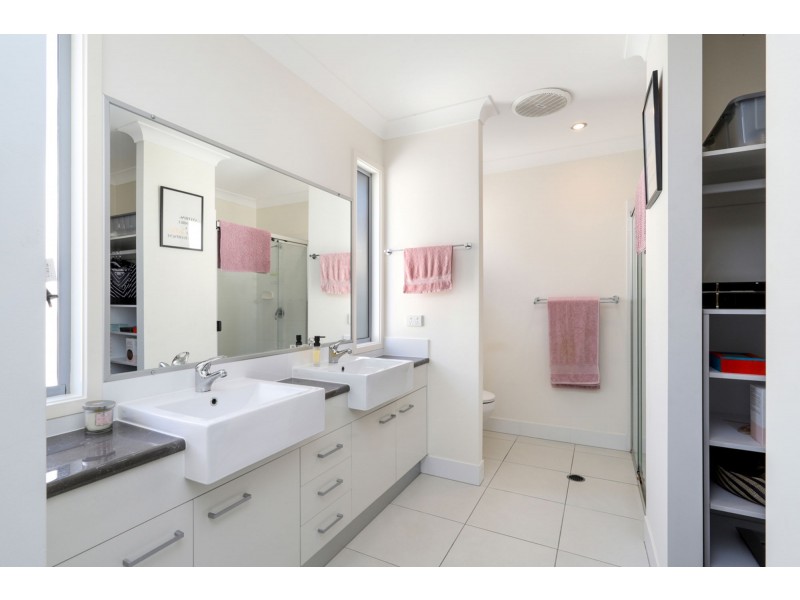 14 Parkview Drive, Little Mountain QLD 4551