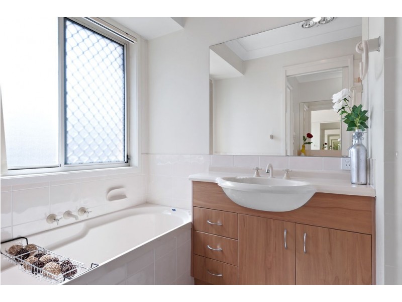 12 Eastern Rise, Little Mountain QLD 4551