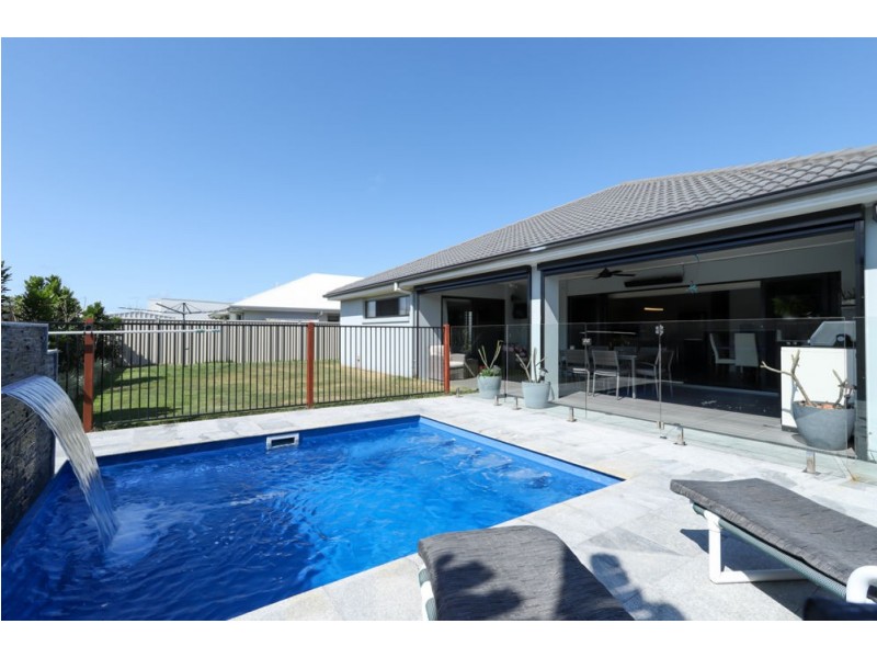 53 Macintyre Crescent, Pelican Waters QLD 4551