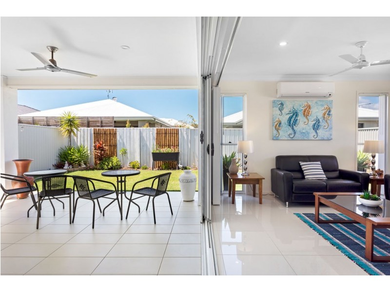 15 MacIntyre Crescent, Pelican Waters QLD 4551