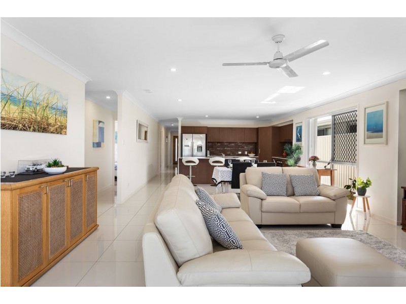 15 MacIntyre Crescent, Pelican Waters QLD 4551