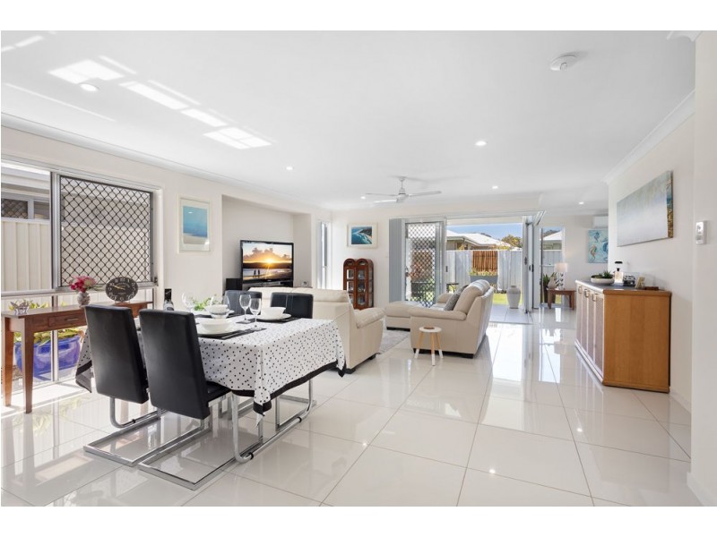 15 MacIntyre Crescent, Pelican Waters QLD 4551