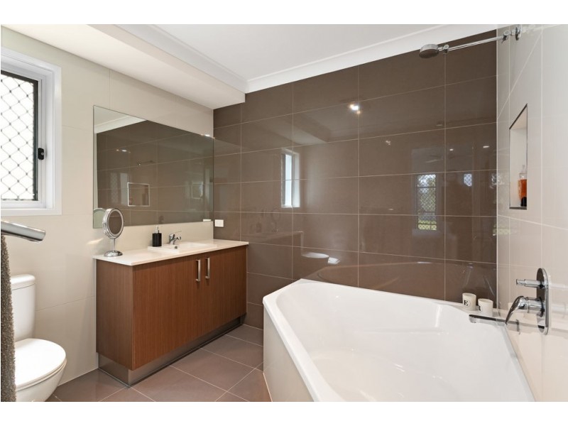 15 MacIntyre Crescent, Pelican Waters QLD 4551